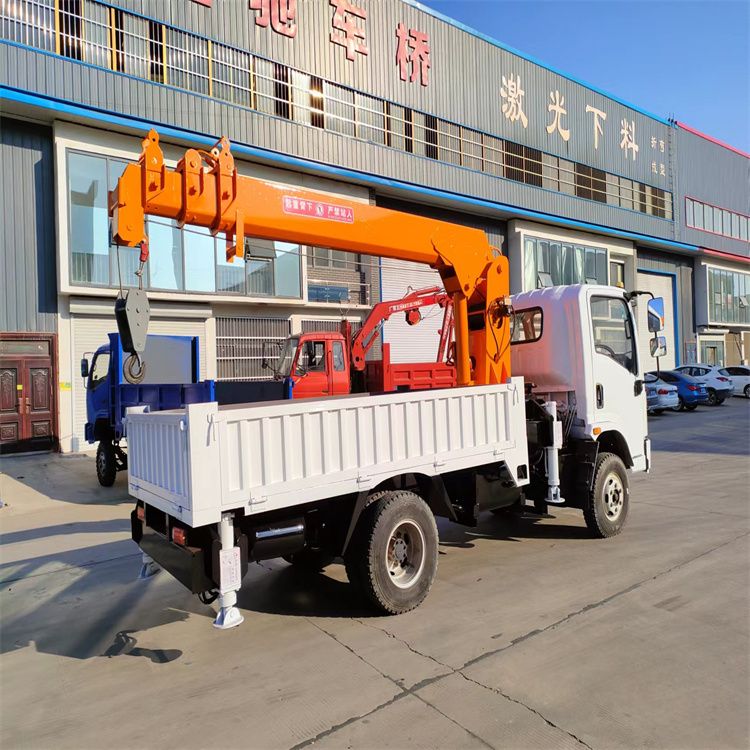 张北县三轮随车吊定制 农用改装机自备吊中瑞长期出售